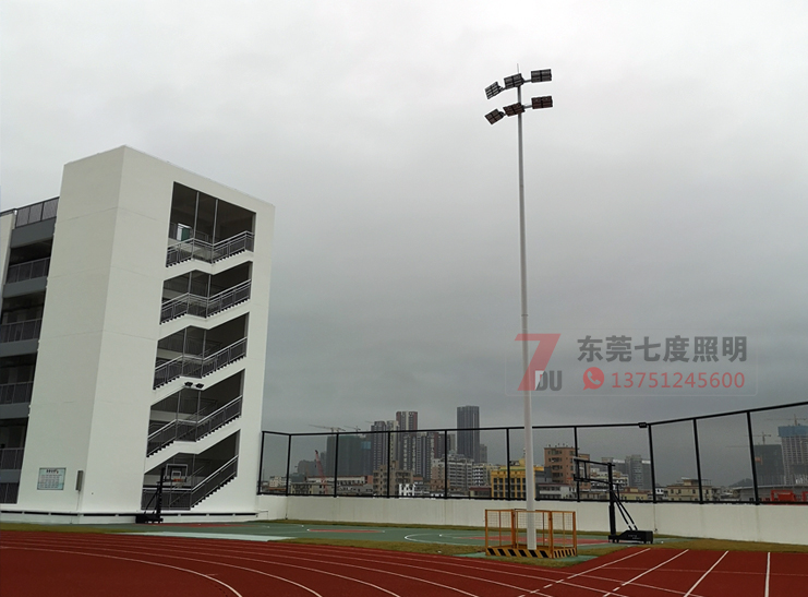 学校操场15米6x400W丝瓜污污视频现场实例图片